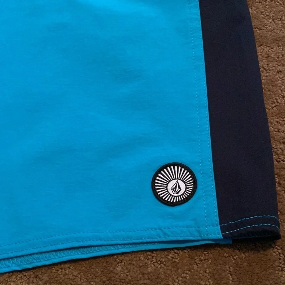 Volcom Men's Blue Swim Shorts size 29, 18 New with tags pocket board shorts